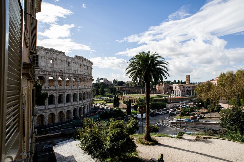 Romance Al Colosseo Bilik gambar